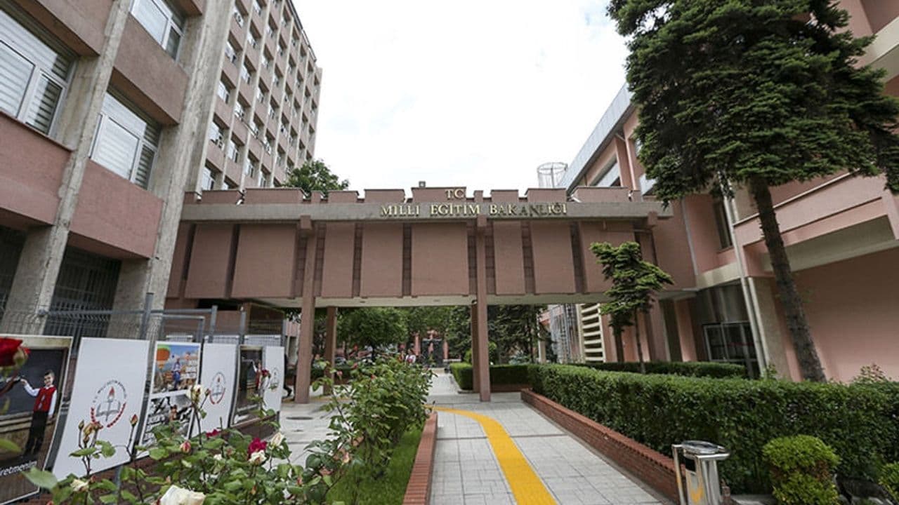 MEB, dersleri okul dışına taşıyacak platformu hayata geçiriyor