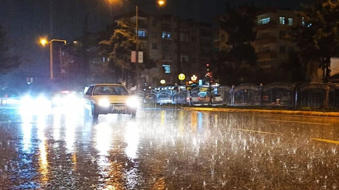 Şanlıurfa'da sağanak nedeniyle 4 ilçede eğitime ara verildi