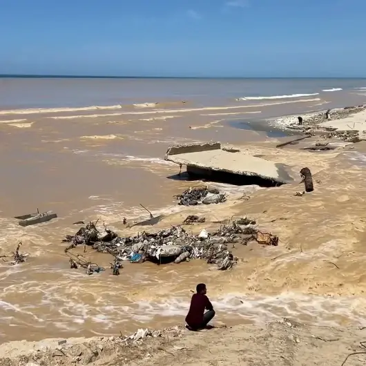 İsrail'in sebep olduğu kirli sular denize aktı: Filistinli balıkçıların ağları boş kaldı