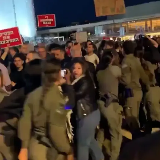 İsrail polisi Tel Aviv'de savaş karşıtı Yahudilere saldırdı