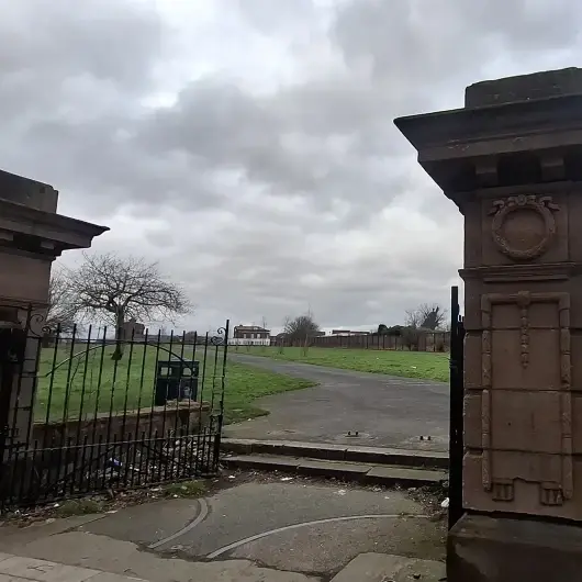 İngiltere'deki en büyük Türk şehitliği: Herkes üzerinden yürüyüp geçiyor ama kimse bilmiyor