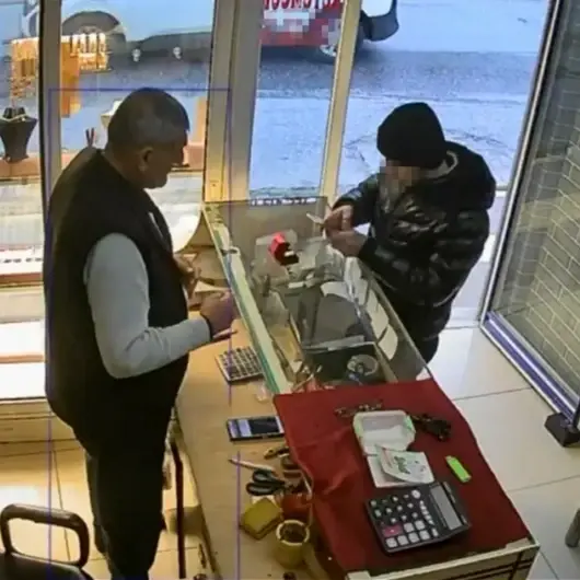 Mardin'de müşteri kılığında hırsızlık: Kuyumcudan on binlerce liralık yüzüğü alıp kayıplara karıştı