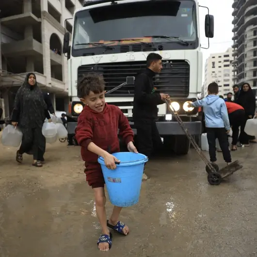 İsrail saldırıları altındaki Gazze'de su krizi sürüyor