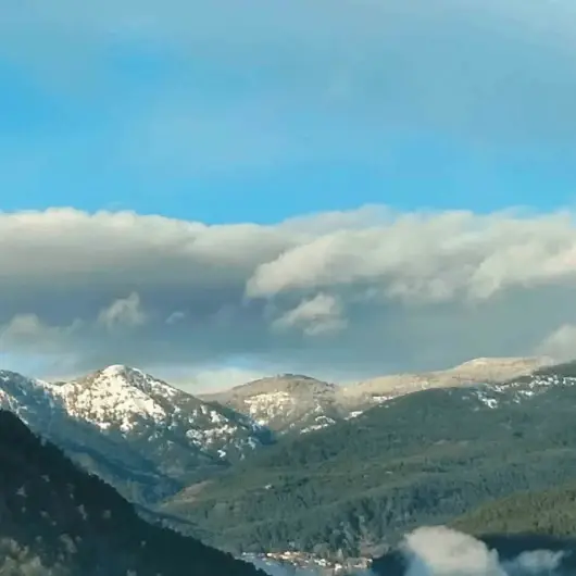 Köyceğiz Sandras Dağı’na Mart ayının sonunda kar yağdı