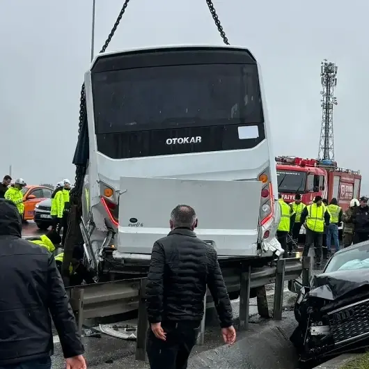 Başakşehir’de polis servisi zincirleme kazaya karıştı: 1 polisimiz şehit oldu