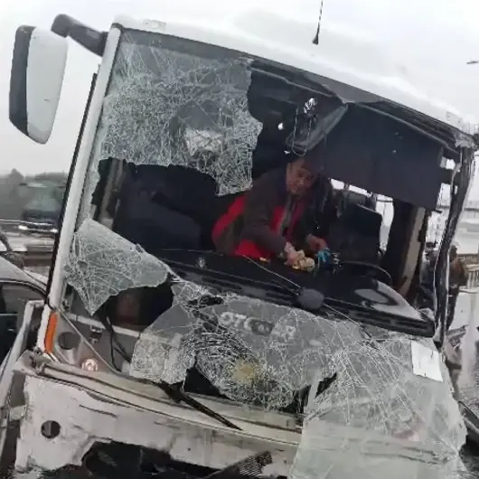 Kuzey Marmara Otoyolu'nda zincirleme kaza: 1 polis şehit oldu 16 kişi yaralandı