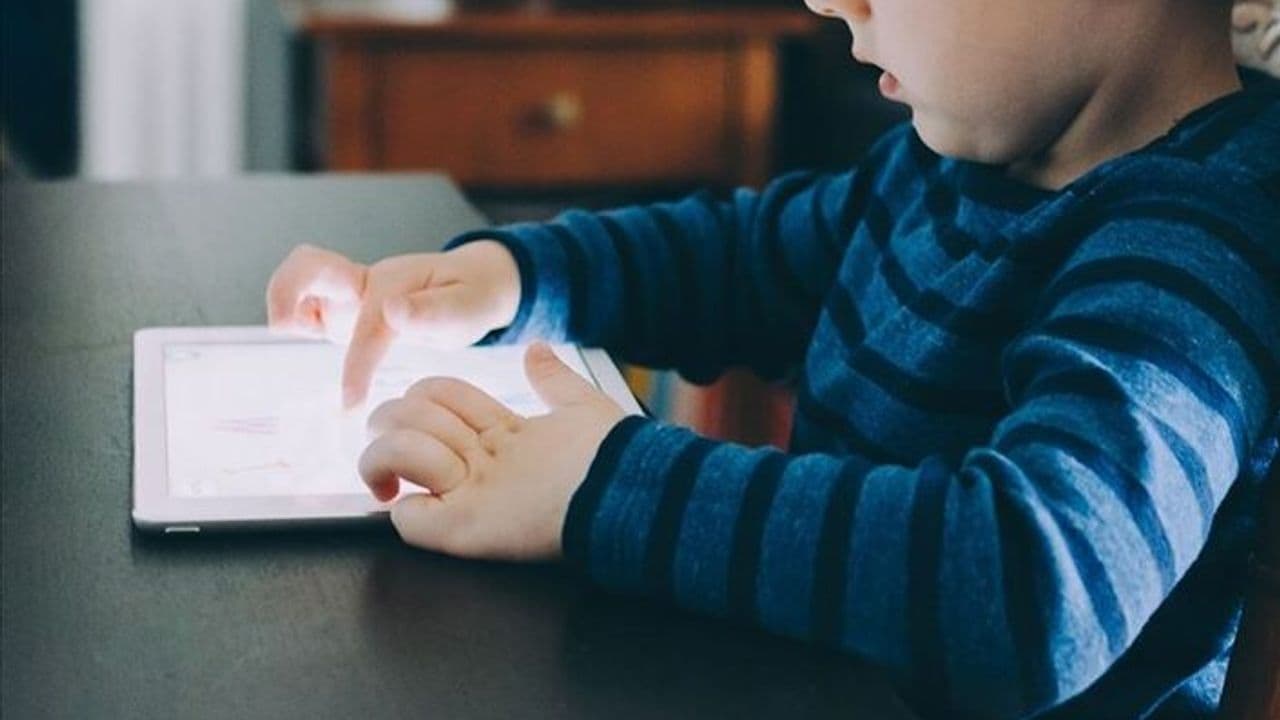 "Cep telefonları 'bakıcı anne' gibi kullanılıyor"