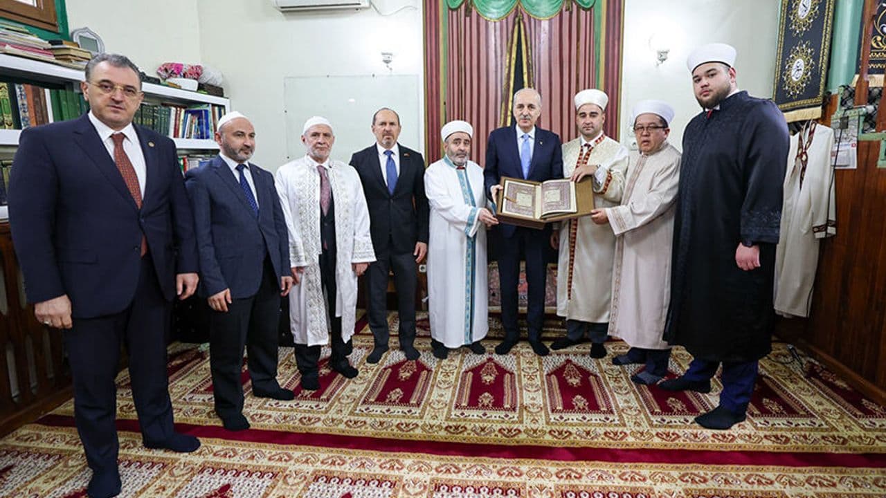 TBMM Başkanı Kurtulmuş, Bükreş'teki Carol-Hunchiar Camii'ni ziyaret etti