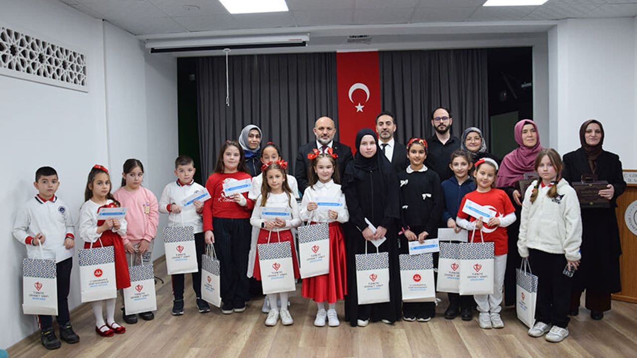 İstiklal Marşı'nı en güzel şekilde okumak için ter döktüler