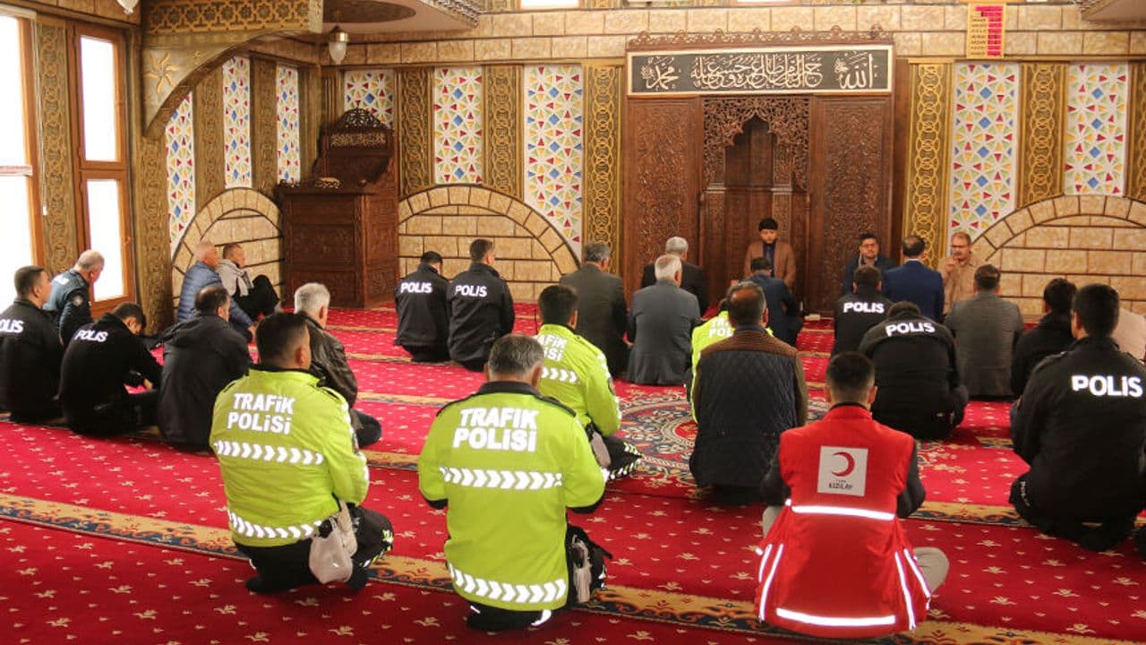 Polis Haftası'nda şehitler için mevlit okutuldu