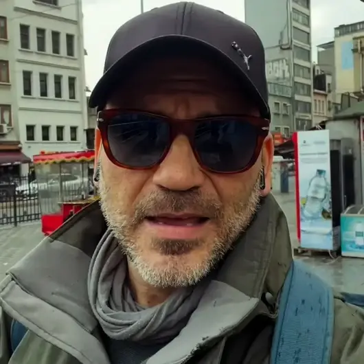 Ünlü oyuncu Gürgen Öz İBB'nin yaptığı rampayı tiye aldı